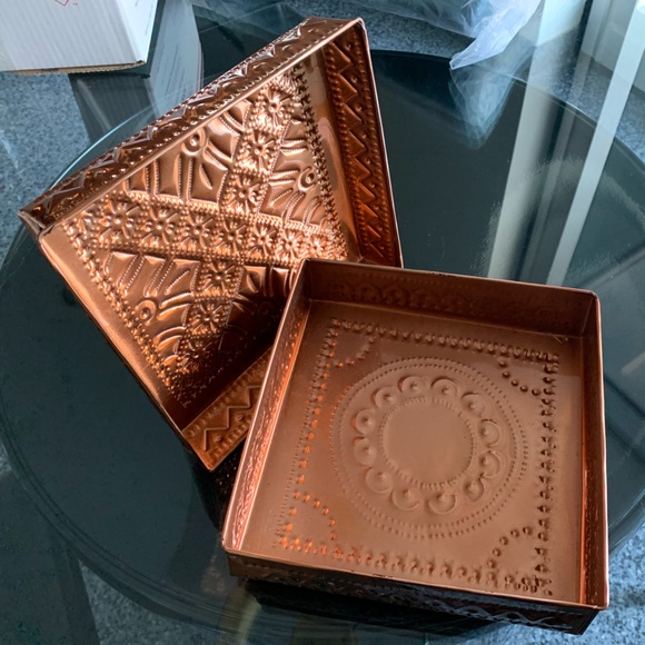 Copper colored pressed tin box - Picture 5 of 6